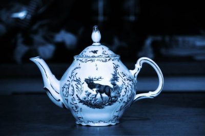porcelain-tea-pot-garnish-hand-drawing